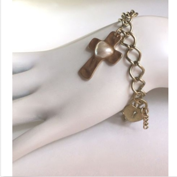 Antique Gold Pearl Cross Charm Bracelet Lock Key - Picture 4 of 8